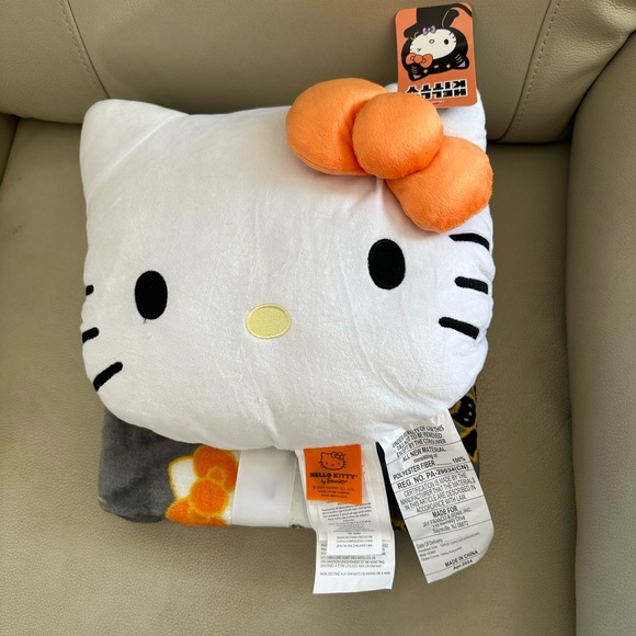 2024 hello kitty Halloween blanket and pillow - Picture 5 of 7
